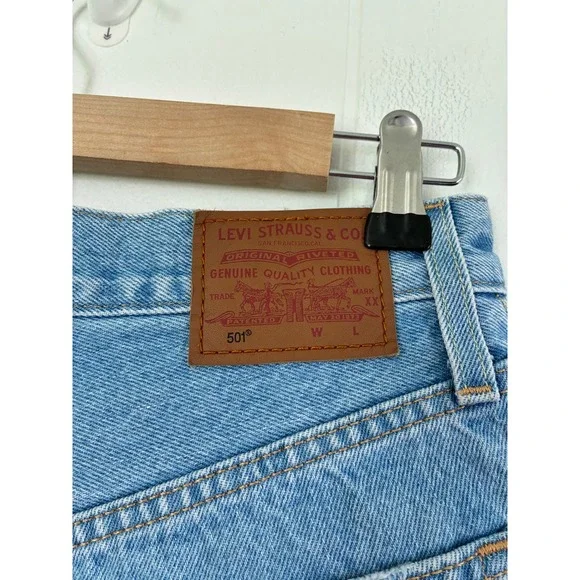 Levis Premium 501 High Rise Light Wash Distressed Denim Shorts Light Wash W24 - Picture 7 of 7